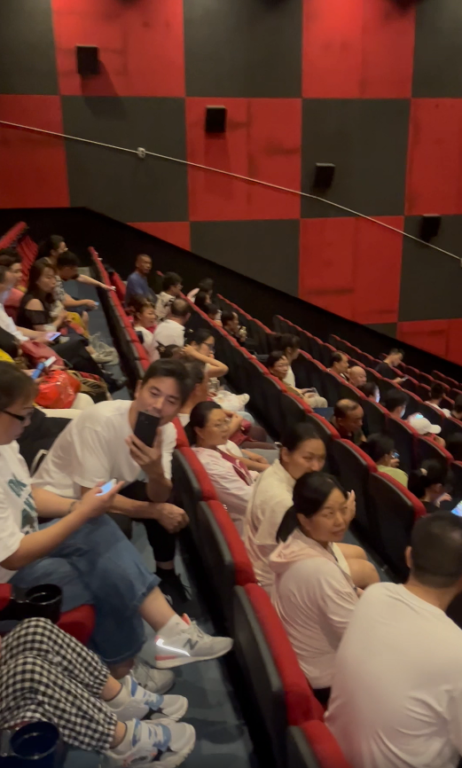 【力威新聞】公司包場看電影，員工和家人齊聚，共同提高反詐意識