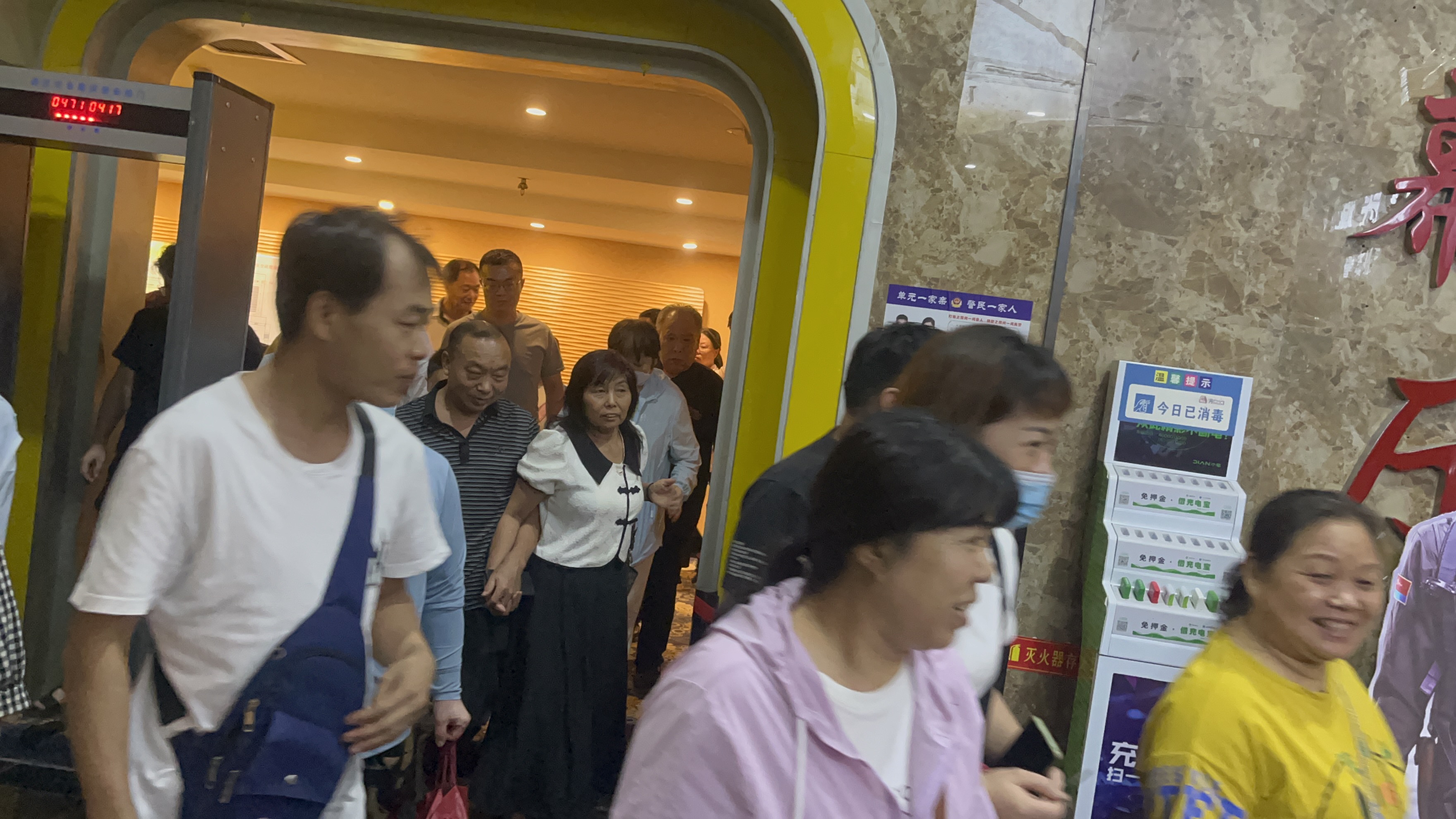 【力威新聞】公司包場看電影，員工和家人齊聚，共同提高反詐意識