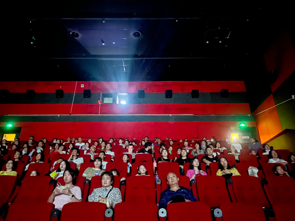 【力威新聞】公司包場看電影，員工和家人齊聚，共同提高反詐意識
