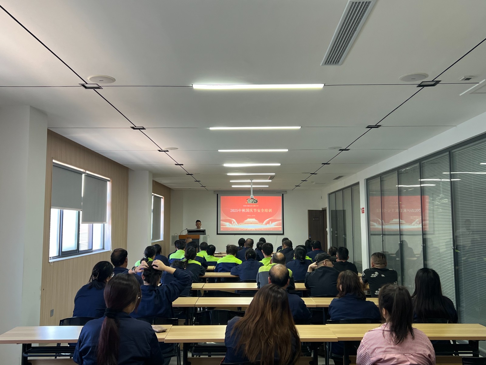 繃緊安全弦 平安過雙節 —— 公司扎實開展雙節前安全教育培訓